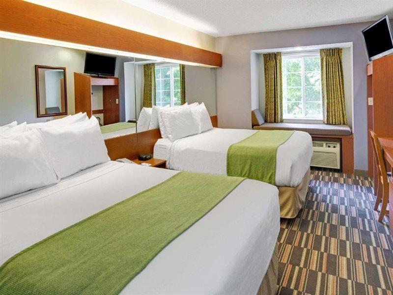 Microtel Inn & Suites By Wyndham Cherokee Bagian luar foto