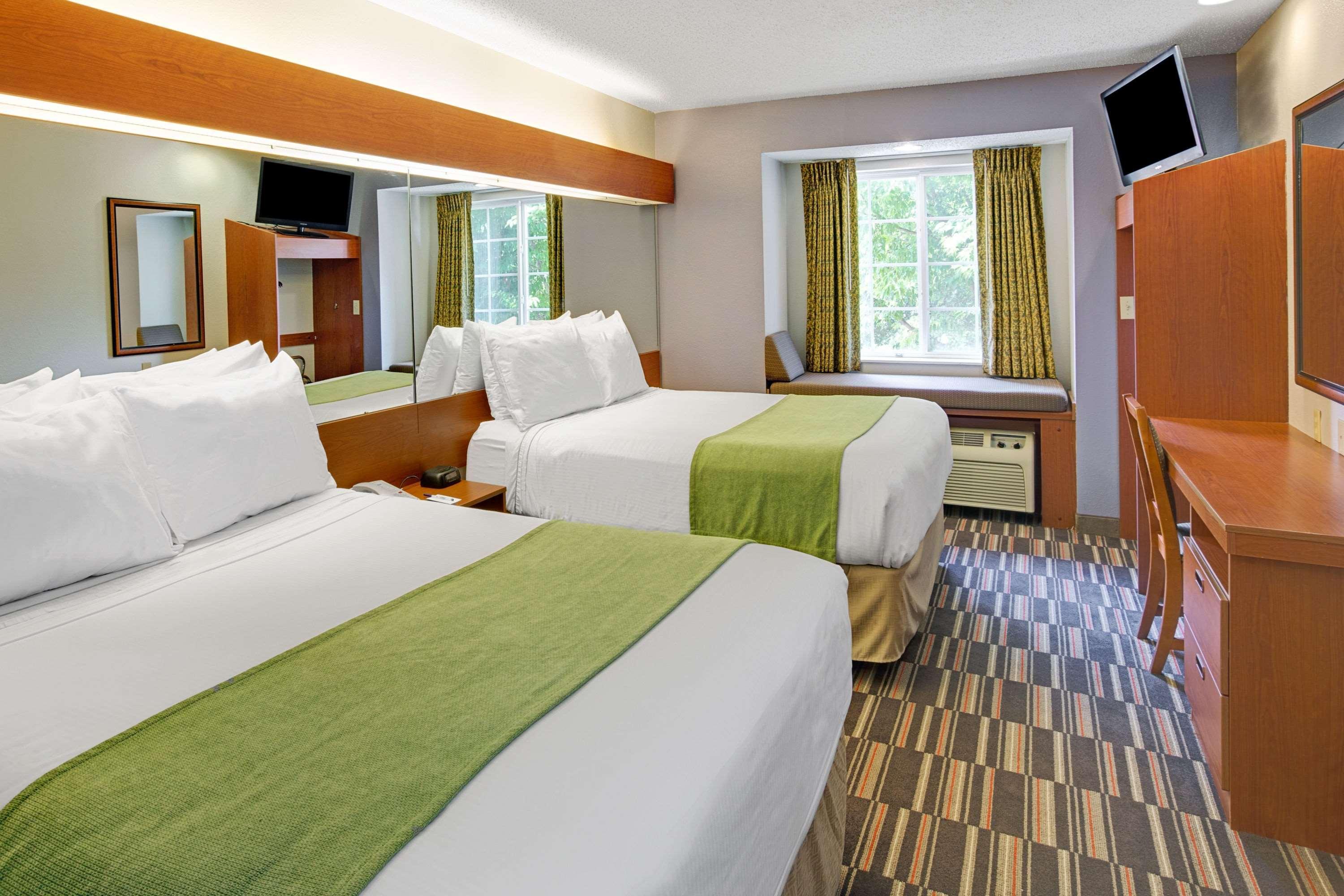 Microtel Inn & Suites By Wyndham Cherokee Bagian luar foto