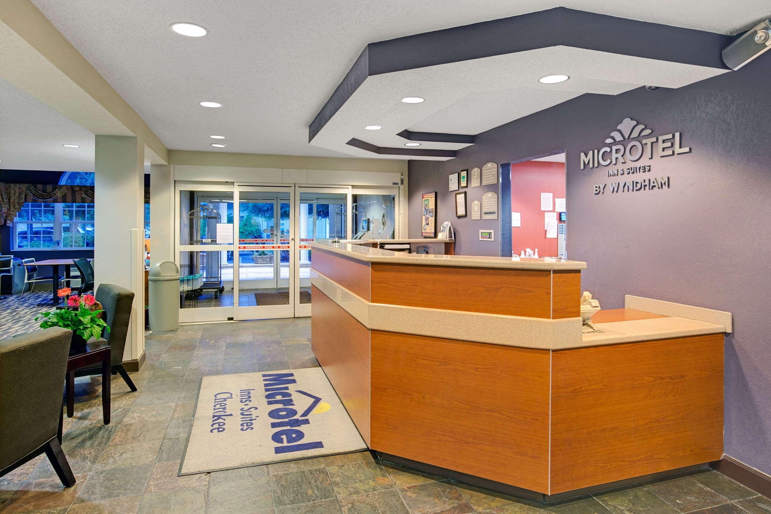 Microtel Inn & Suites By Wyndham Cherokee Bagian luar foto