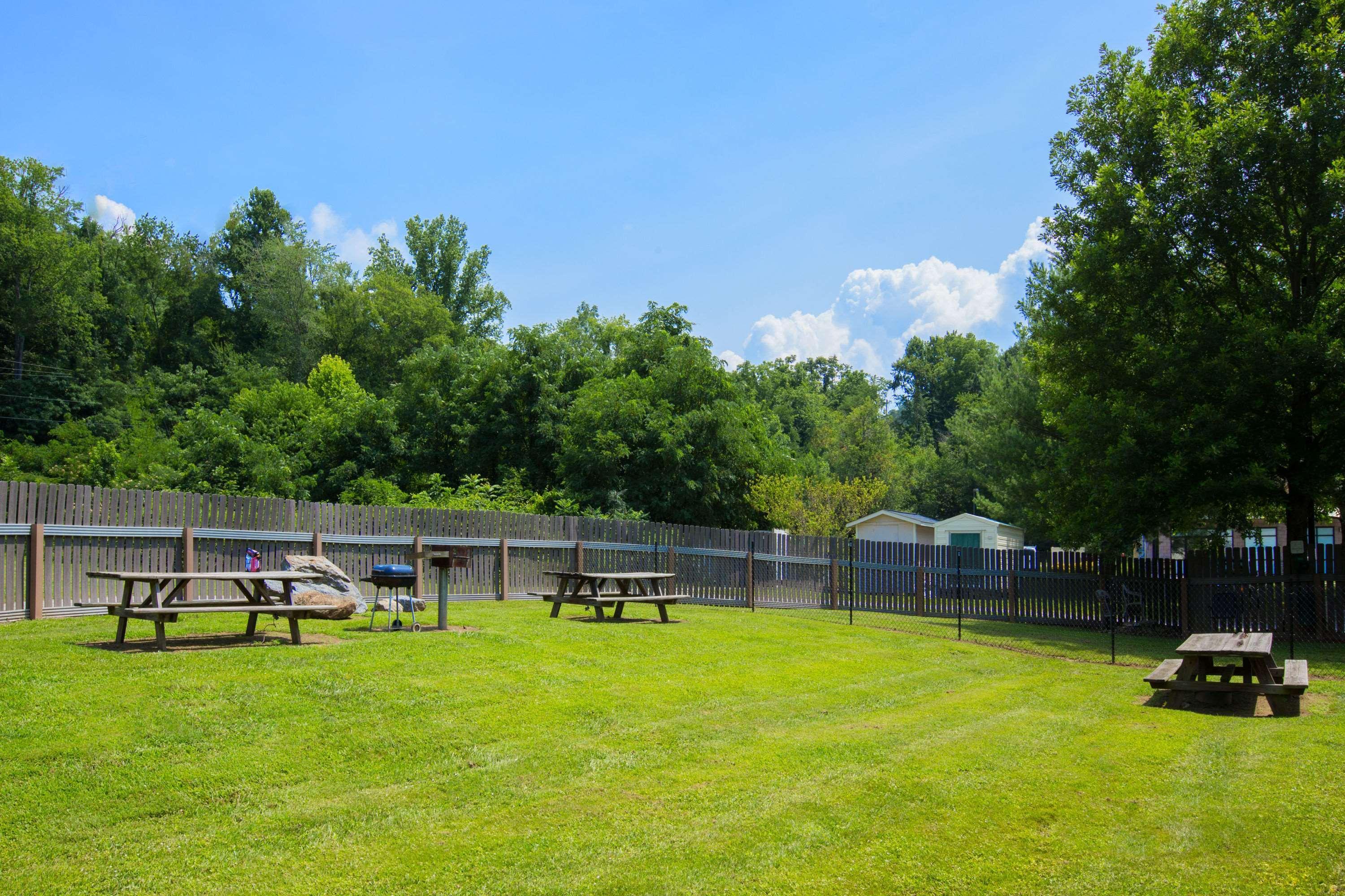 Microtel Inn & Suites By Wyndham Cherokee Bagian luar foto