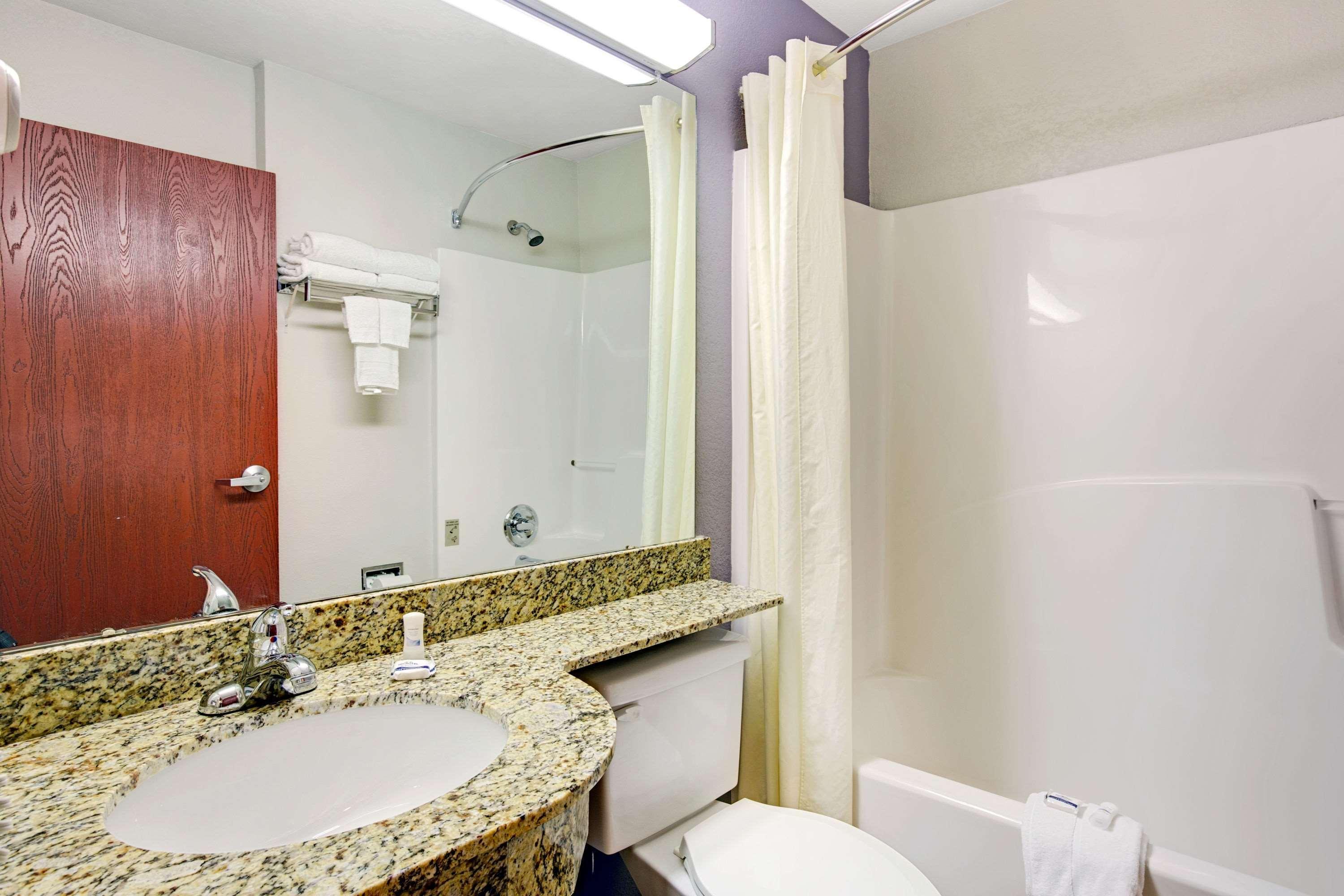 Microtel Inn & Suites By Wyndham Cherokee Bagian luar foto