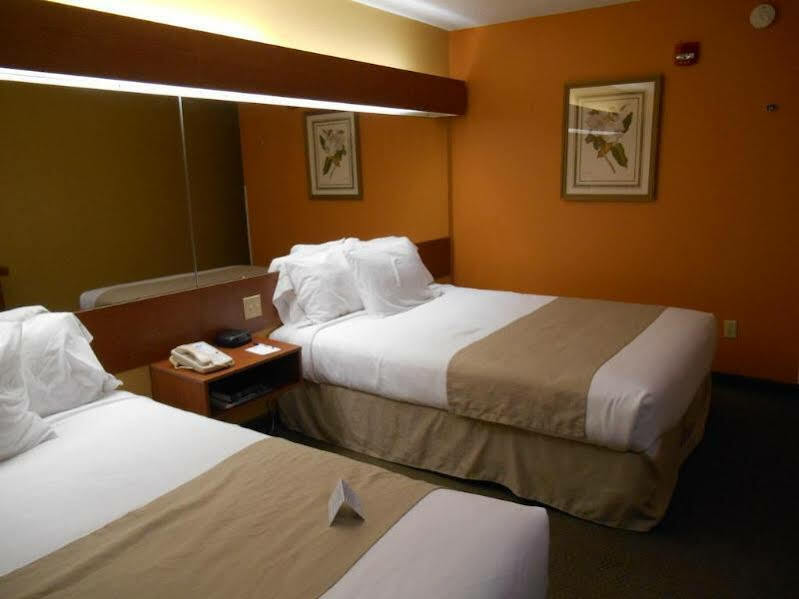 Microtel Inn & Suites By Wyndham Cherokee Bagian luar foto