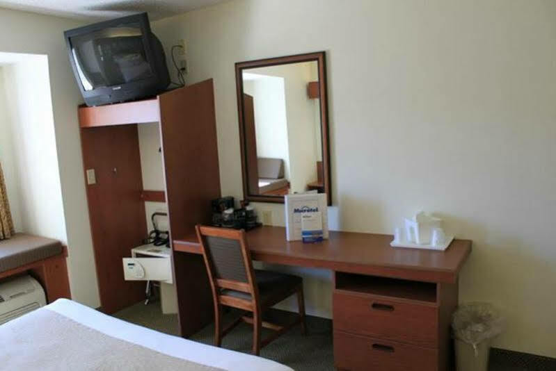 Microtel Inn & Suites By Wyndham Cherokee Bagian luar foto
